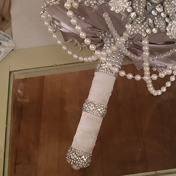 Silver brooch bouquet - Picture 7 of 7